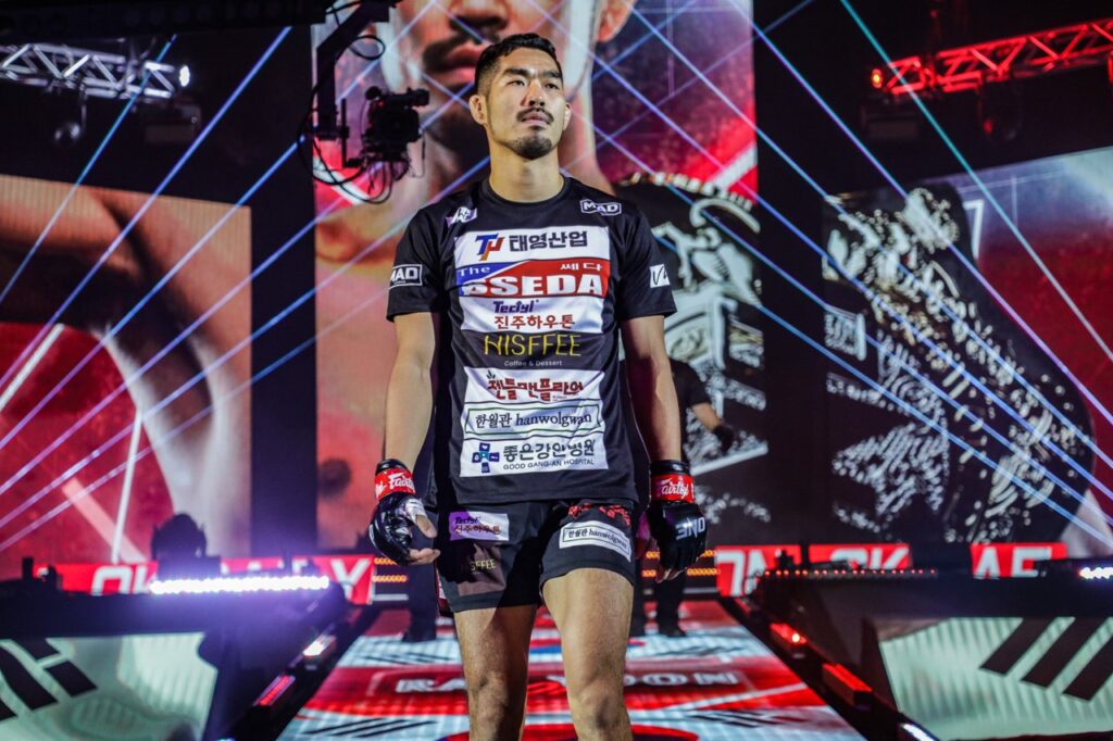 ONE Fight Night 44 ganha tres lutas de MMA com ex-campeao Ok Rae-yoon