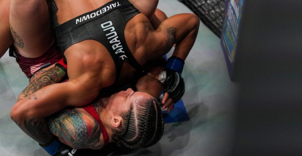 Liz Carmouche finaliza Viviane Araujo e McKee atropela Isbulaev no PFL San Diego