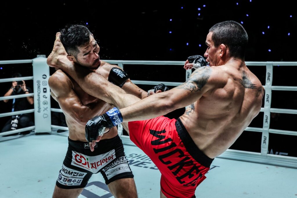Lucas Gabriel supera ex-campeão e segue invicto no ONE Fight Night 44