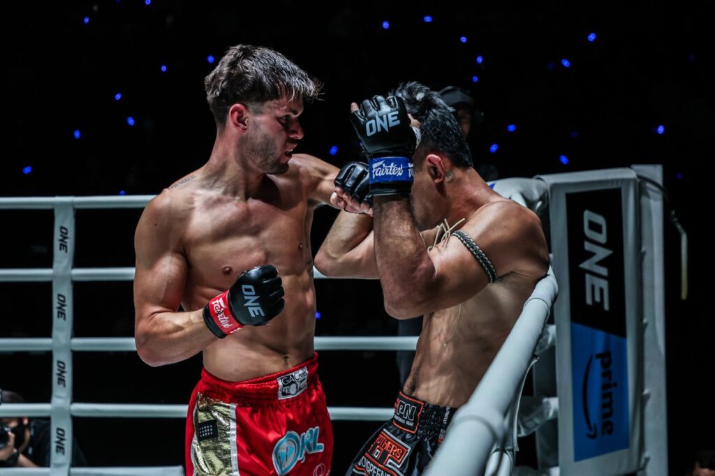 George Jarvis se levanta de queda e nocauteia Rungrawee na luta principal do ONE Fight Night 44