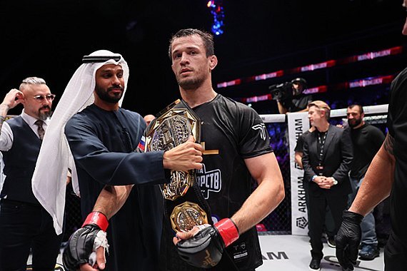 Makhachev diz que Usman Nurmagomedov ganharia metade no UFC e pode adiar a troca de organizacao