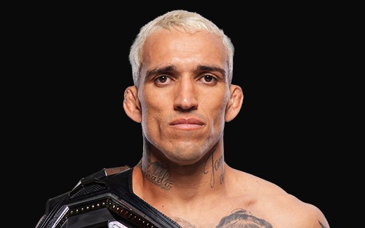Charles Oliveira desafia Justin Gaethje por duelo que unificaria os cinturoes BMF e dos leves
