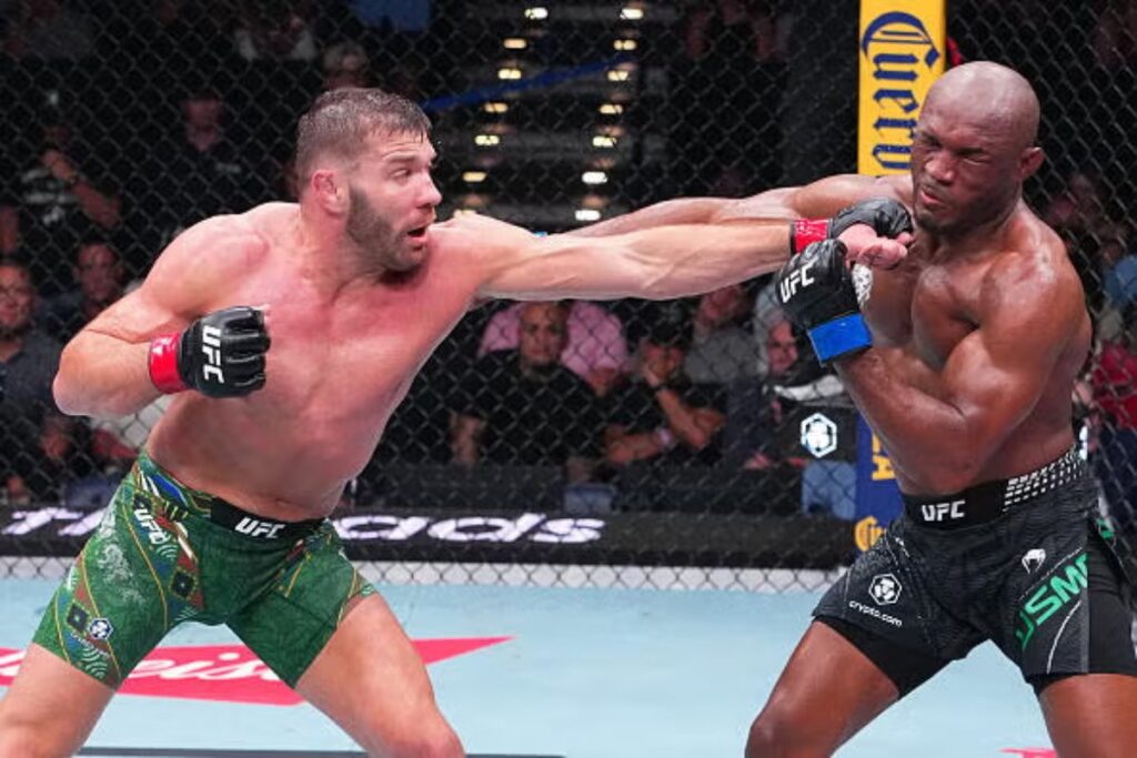Kamaru Usman admite pensar em aposentadoria após nova derrota para Dricus du Plessis