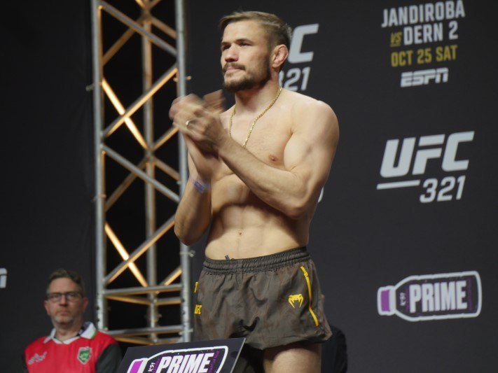 Mairon Santos encara Nathaniel Wood no UFC Paris em setembro