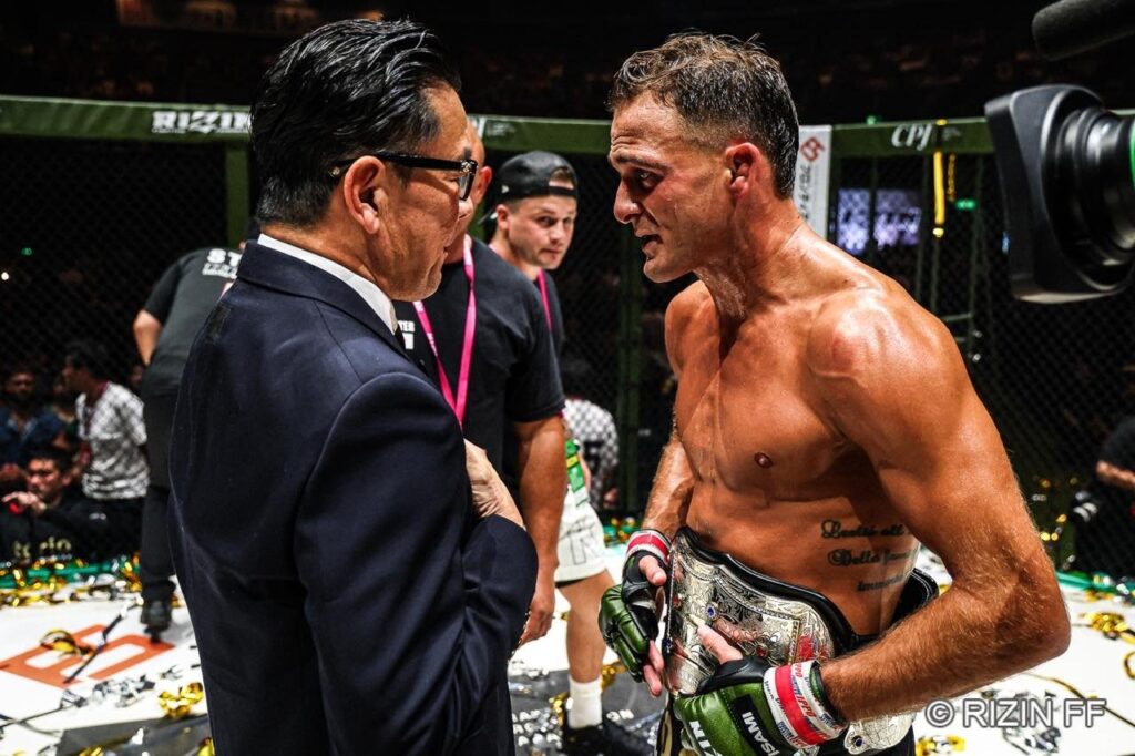 Danny Sabatello nocauteia Jinnosuke Kashimura e mantém o cinturão dos galos no Rizin Landmark 15