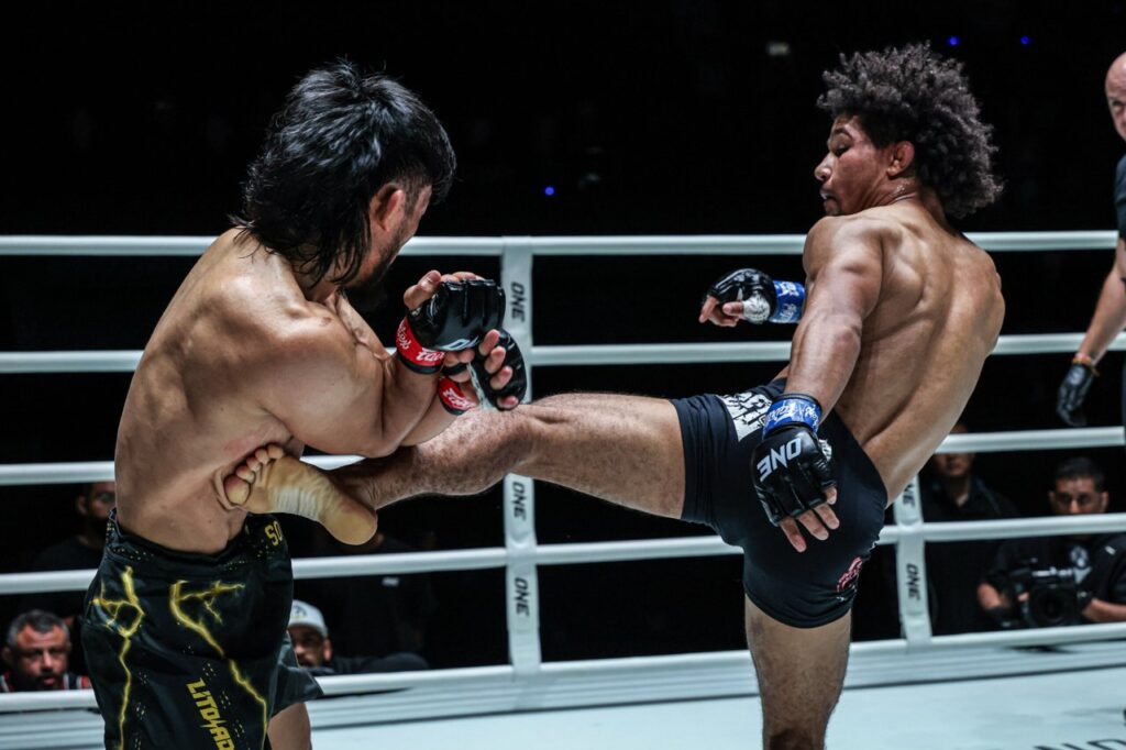 Antônio César atropela Lito Adiwang na estreia e Victoria Souza supera Ayaka Miura no ONE Fight Night 45