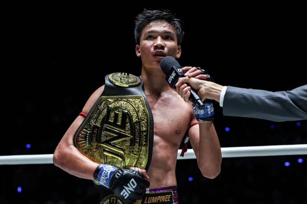 Aliff Sor Dechapan nocauteia Sam-A no quinto round e conquista o cinturão interino do muay thai no ONE