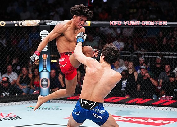 Irmão mais velho de Raul Rosas Jr. assina com o UFC e estreia diante de Miles Johns em Las Vegas