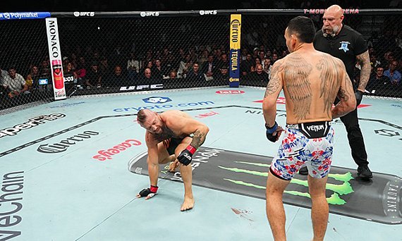 Javier Mendez estranha postura de Conor McGregor antes da derrota no UFC 329