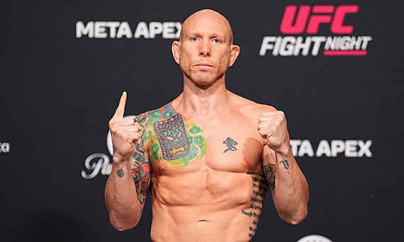 Josh Emmett planeja voltar aos leves após sequência negativa no peso-pena do UFC