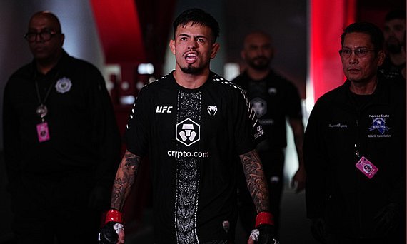 Brandon Royval divide rotina de voluntário antes de lutar no UFC 329