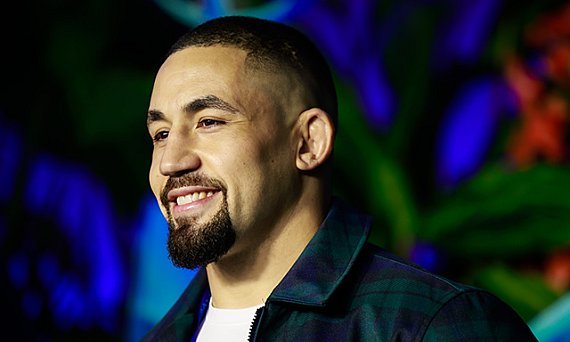Robert Whittaker admite riscos ao subir para os meio-pesados e encara Nikita Krylov no UFC 329