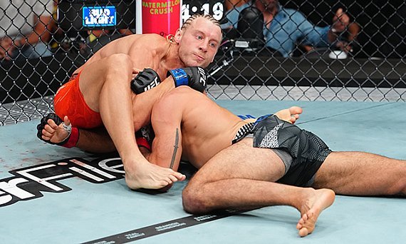 Paddy Pimblett exalta o próprio jiu-jítsu após finalização relâmpago no UFC 329 e reforça meta pelo cinturão