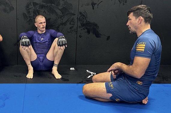 Demian Maia aponta o que torna Ian Garry uma ameaça a Islam Makhachev no UFC 330