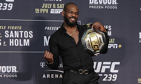 Jon Jones diz que o álcool o impediu de construir um legado ainda maior no UFC