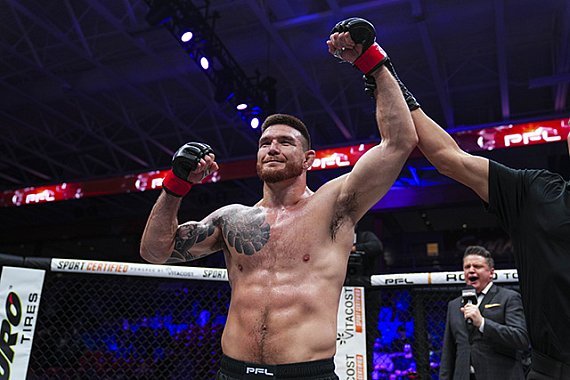 Johnny Eblen diz que aceitaria encarar Sean Strickland e revela treinos duros entre os dois