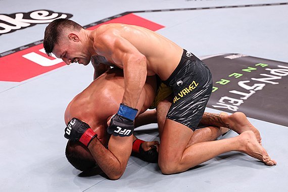 Makhachev recruta o espanhol Joel Alvarez para imitar Ian Garry no acampamento do UFC 330