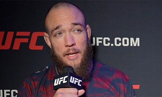 Valter Walker finaliza Thomas Petersen com calf slicer, iguala recorde de Demian Maia e mira UFC 333