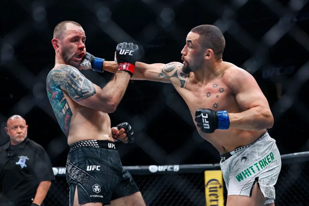 Robert Whittaker nocauteia Nikita Krylov na estreia entre os meio-pesados no UFC 329