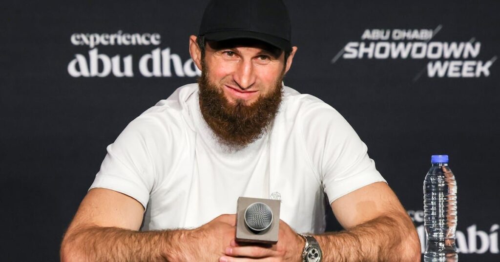 Ankalaev projeta trilogia com Alex Pereira nos pesados após duelo em Abu Dhabi