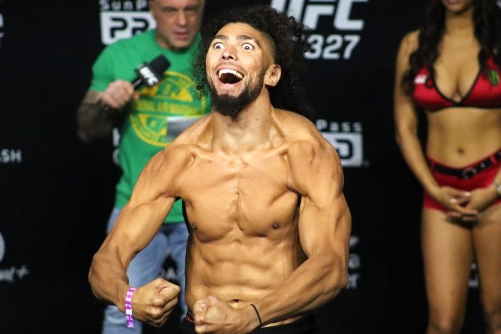Deiveson Figueiredo enfrenta Payton Talbott no UFC 332, em Salt Lake City