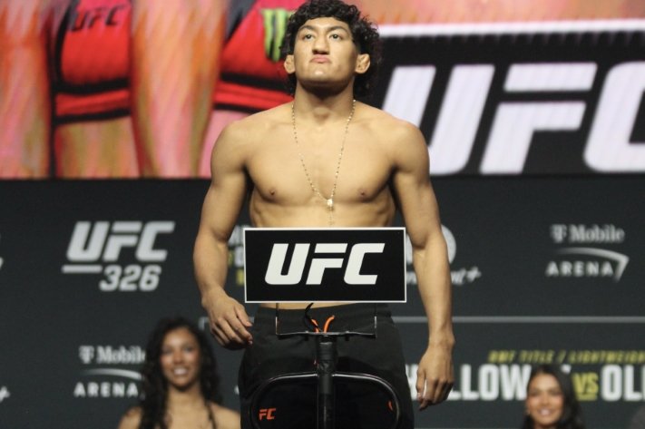 Raoni Barcelos encara Raul Rosas Jr. em sua primeira luta principal no UFC