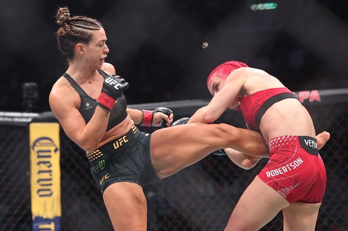 Mackenzie Dern mira superluta com Zhang Weili após defender cinturão no UFC 330