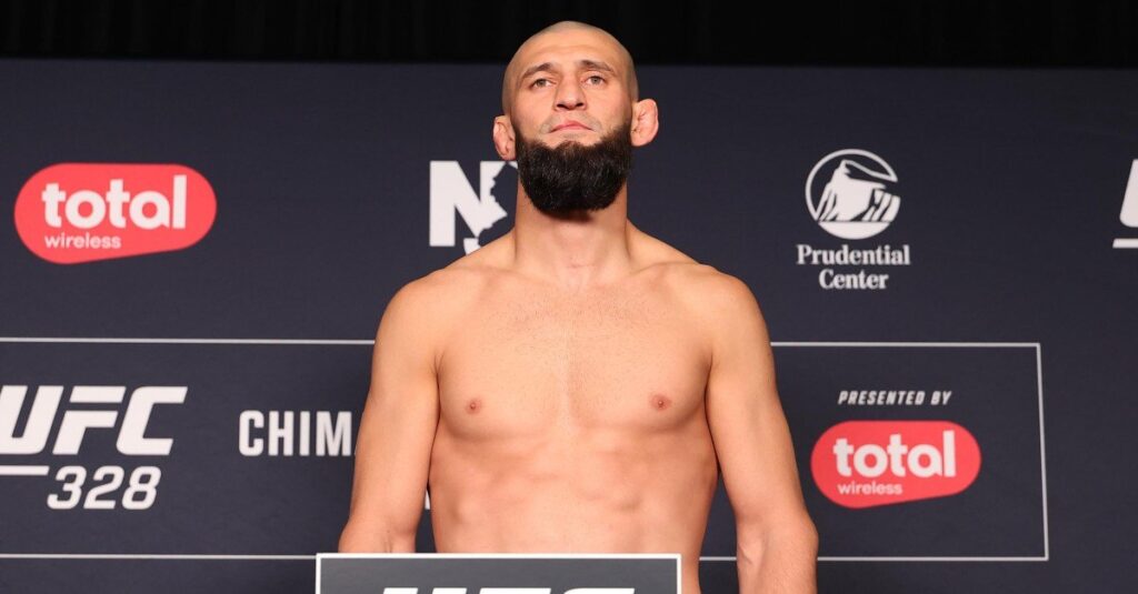 Técnico de Khamzat Chimaev revela plano de subir aos meio-pesados antes da derrota para Strickland