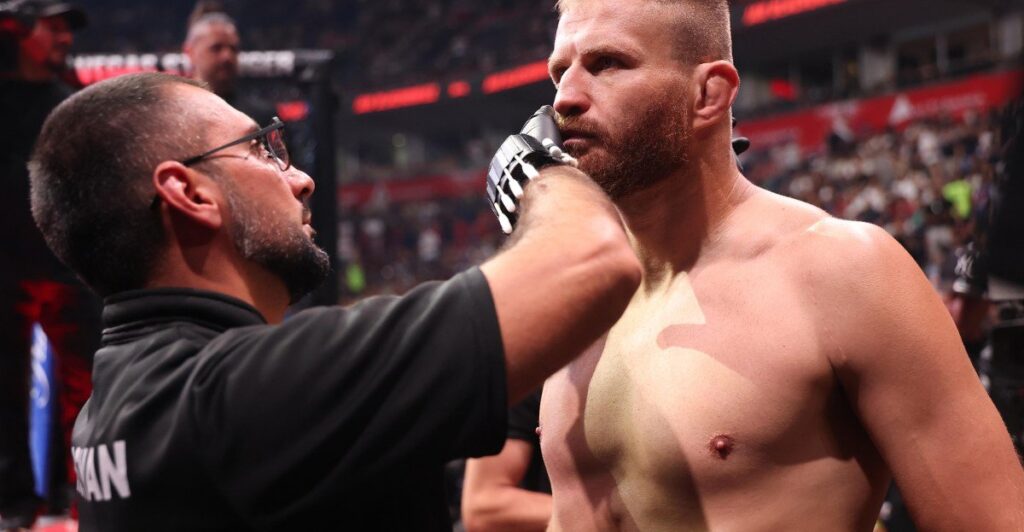Jan Blachowicz descarta aposentadoria e desafia Robert Whittaker