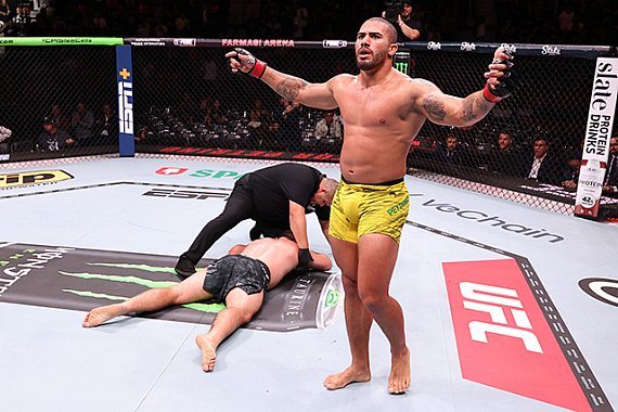Vitor Petrino chama Valter Walker de palhaço e diz que já pediu o duelo ao UFC