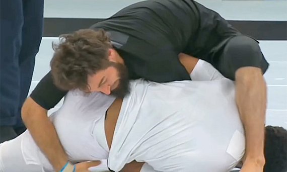 Zabit Magomedsharipov volta a competir após sete anos e vence duelo de grappling na Turquia