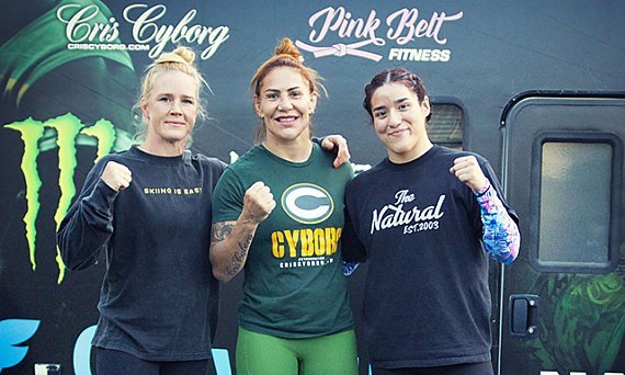 Cris Cyborg chama Holly Holm para o time antes de encarar Ketlen Vieira na PFL