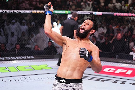 Chimaev cobra retorno e Dana White o inclui nas conversas para o UFC 333 em Abu Dhabi