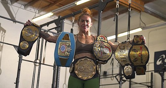 Cris Cyborg revela o que a move antes da despedida do MMA no PFL Tampa