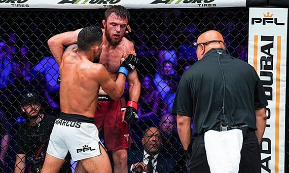 Islam Makhachev tenta recolocar ombro de companheiro e é criticado por médico no PFL Tampa