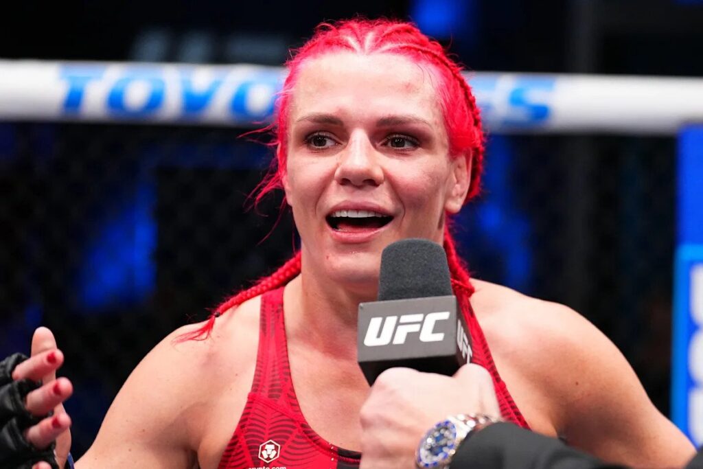 Mackenzie Dern faz a primeira defesa do cinturão dos palhas contra Gillian Robertson no UFC 330