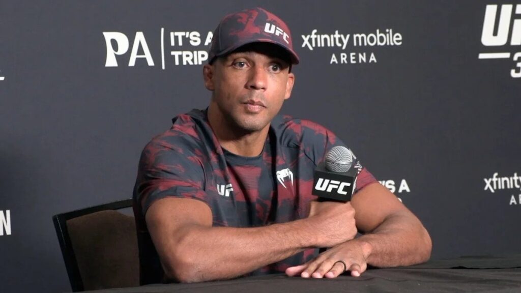 Aos 40 anos, Edson Barboza desconversa sobre aposentadoria e foca em Ribovics no UFC 330
