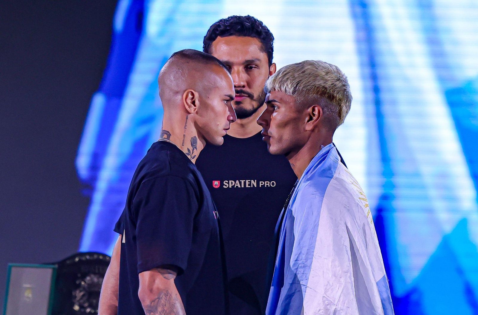 Luan Medeiros e o argentino Juan Cruz na encarada do Spaten Fight Night 3.