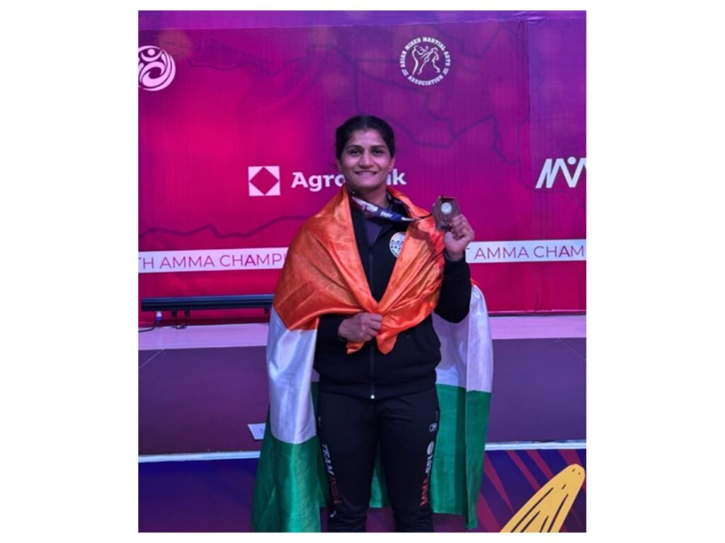 Suchika Tariyal conquista bronze inédito e coloca a Índia no pódio do MMA nos Jogos Asiáticos
