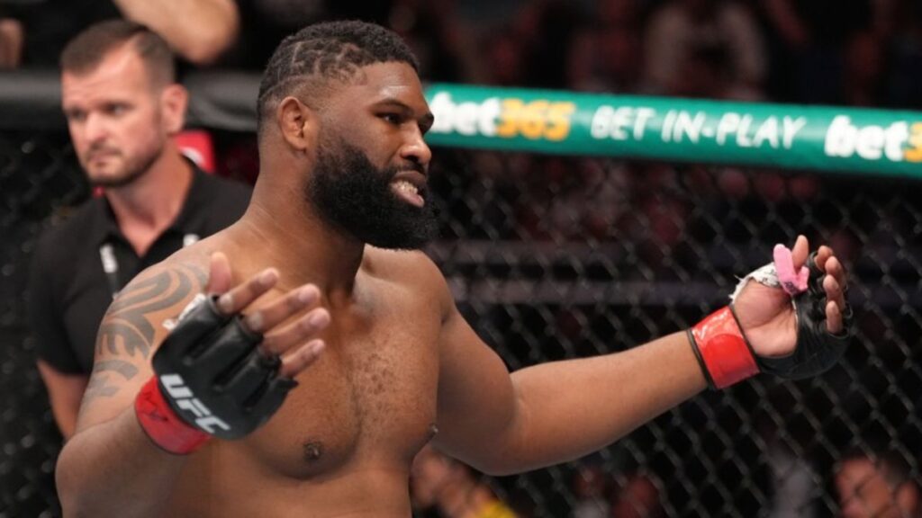 Curtis Blaydes vence Waldo Cortes-Acosta por decisão unânime em duelo morno dos pesados