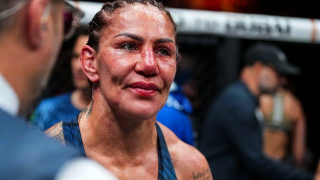 Cris Cyborg se oferece para salvar a luta principal do UFC 332 e desafia Amanda Nunes para a revanche