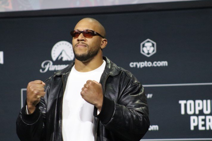 Dana White afirma que Gane não vira campeão indiscutível dos pesados de forma automática