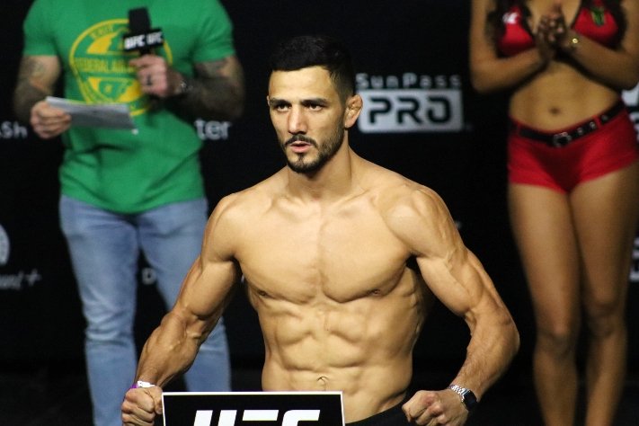 Losene Keita substitui Arnold Allen e enfrenta Aaron Pico no UFC 333, em Abu Dhabi