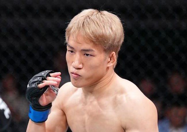 Kai Asakura revela fratura no polegar após nocaute no UFC Xangai e mira retorno ainda em 2026