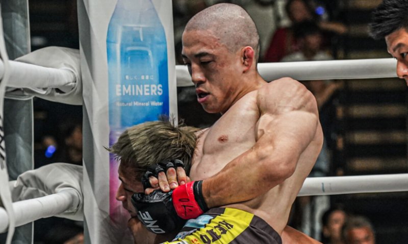 Keito Yamakita desafia o campeão Joshua Pacio pelo cinturão palha do ONE em novembro