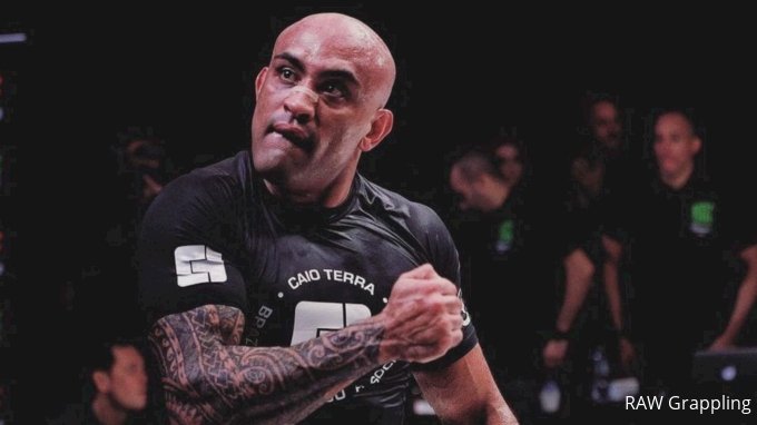 Yuri Simões vence Kaynan Duarte e conquista a superluta do ADCC 2026 após lesão