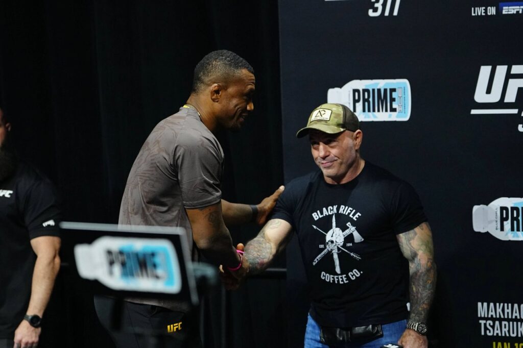 Jailton Almeida estreia no ACA contra Evgeny Goncharov em card na Rússia