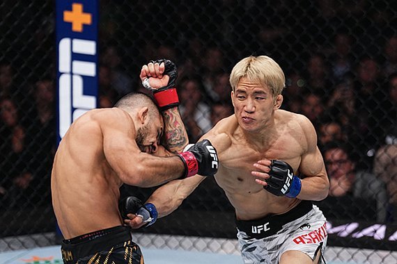 Kai Asakura pede adversário do topo dos galos após dois nocautes no UFC