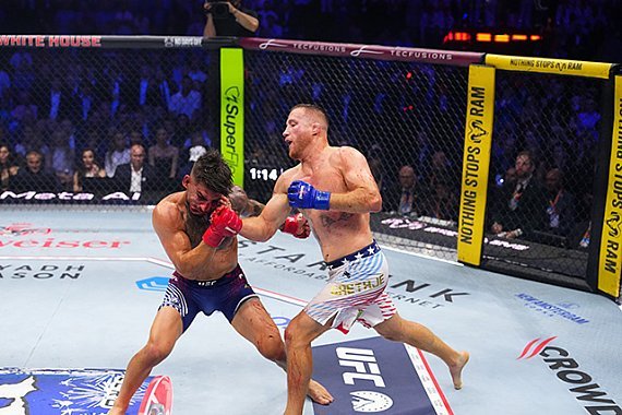 Justin Gaethje relembra fase sem dinheiro e diz que não mexeu no cachê de campeão do UFC