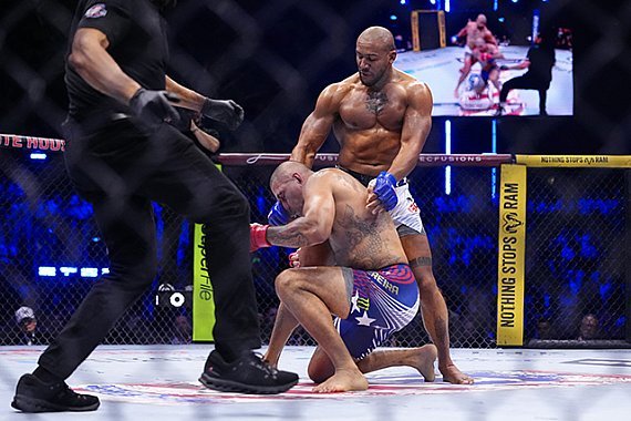 Alex Pereira provoca Ciryl Gane após saída de Aspinall e cobra revanche pelos pesados